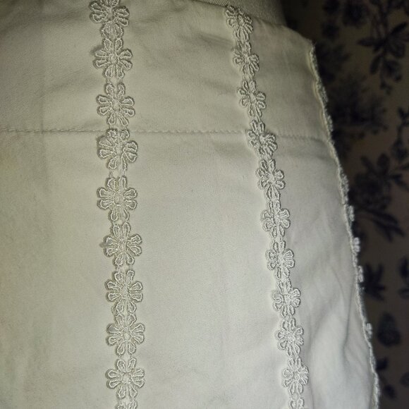 Isaac Mizrahi for Target | Cotton white pleated skirt | floral appliques - Picture 8 of 9